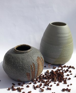Hand made Ceramics by Sigal Krumer | www.facebook.com/CeramicsbySigalKrumer | עיגולים של שמחה | קרמיקה בעבודת יד | סיגל קרומר | אבן געשית