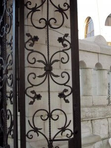 סיגל קרומר | יוצרת עולמות | מי יבוא בפתח השער